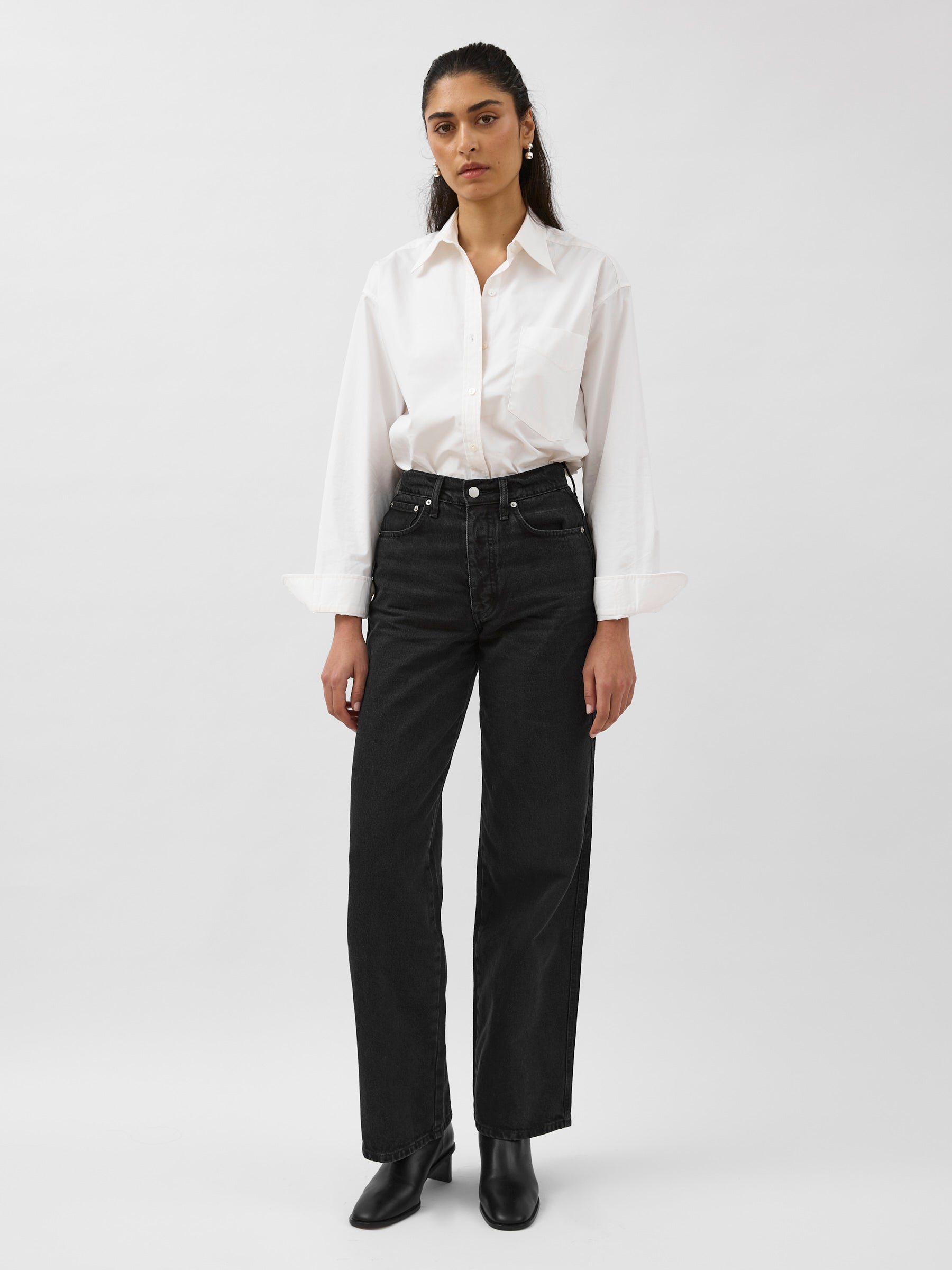 St. Agni | Mid Rise Wide Leg Jean in Washed Black | The UNDONE