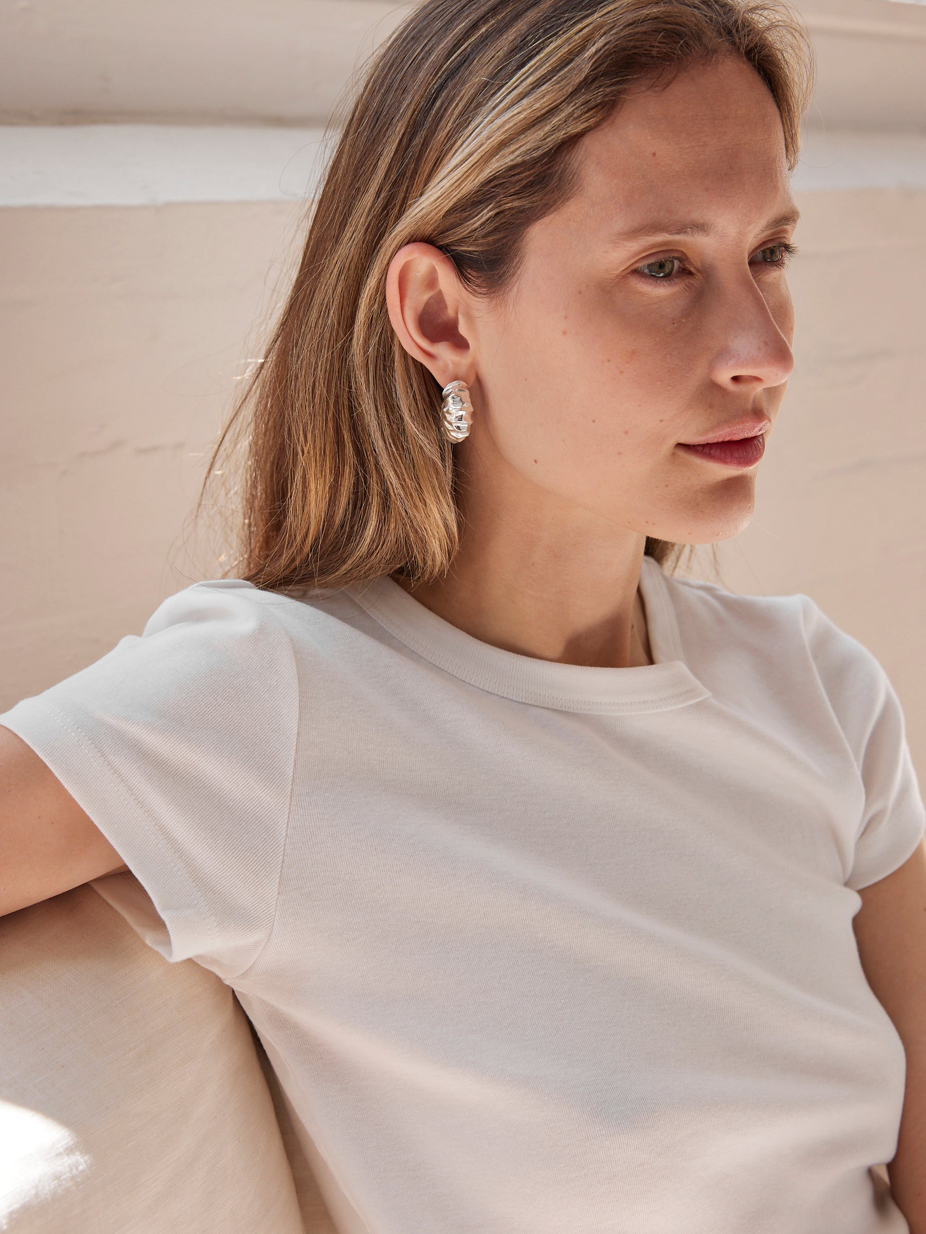 Rylan | Hammered Hoop Earrings in Silver | The UNDONE